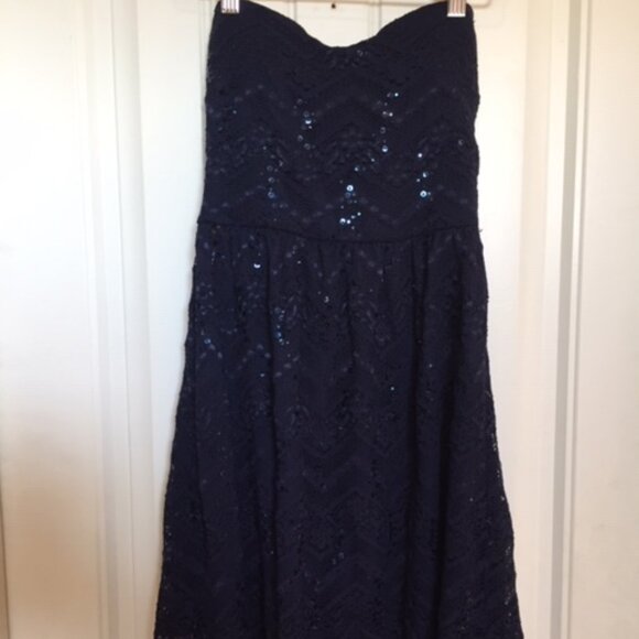 Short sequin dress with flared skirt - Picture 1 of 5